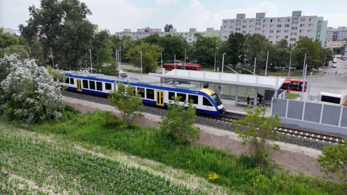 Vlaky, autobusy aj bicykle. Kraj spája dopravu do funkčného systému. Podcast s Barborou Lukáčovou BSK: Vlaky, autobusy aj bicykle. Kraj spája dopravu do funkčného systému. Podcast s Barborou Lukáčovou