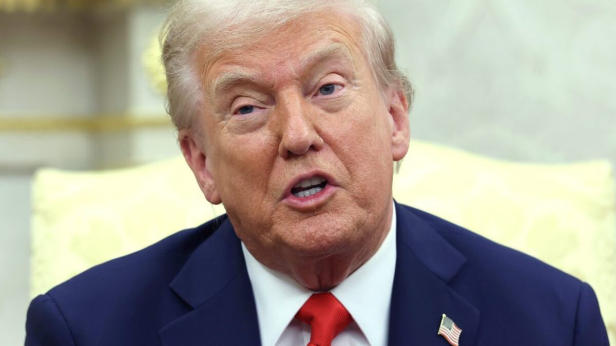 Stratég spoločnosti JPMorgan David Kelly varuje, že Amerika sa „pomaličky ruiní“, keďže federálny dlh prudko rastie.