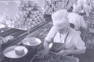 Veľký sovietsky podvod s kaviárom a rybičkami skončil odsúdením 1500 ľudí a popr...