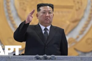 Kim Čong-un predviedol najsilnejšiu jadrovú zbraň Severnej Kórei na veľkolepej p...
