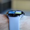 Pixel Watch 4 kraľuje: Prekonáva Apple Watch!