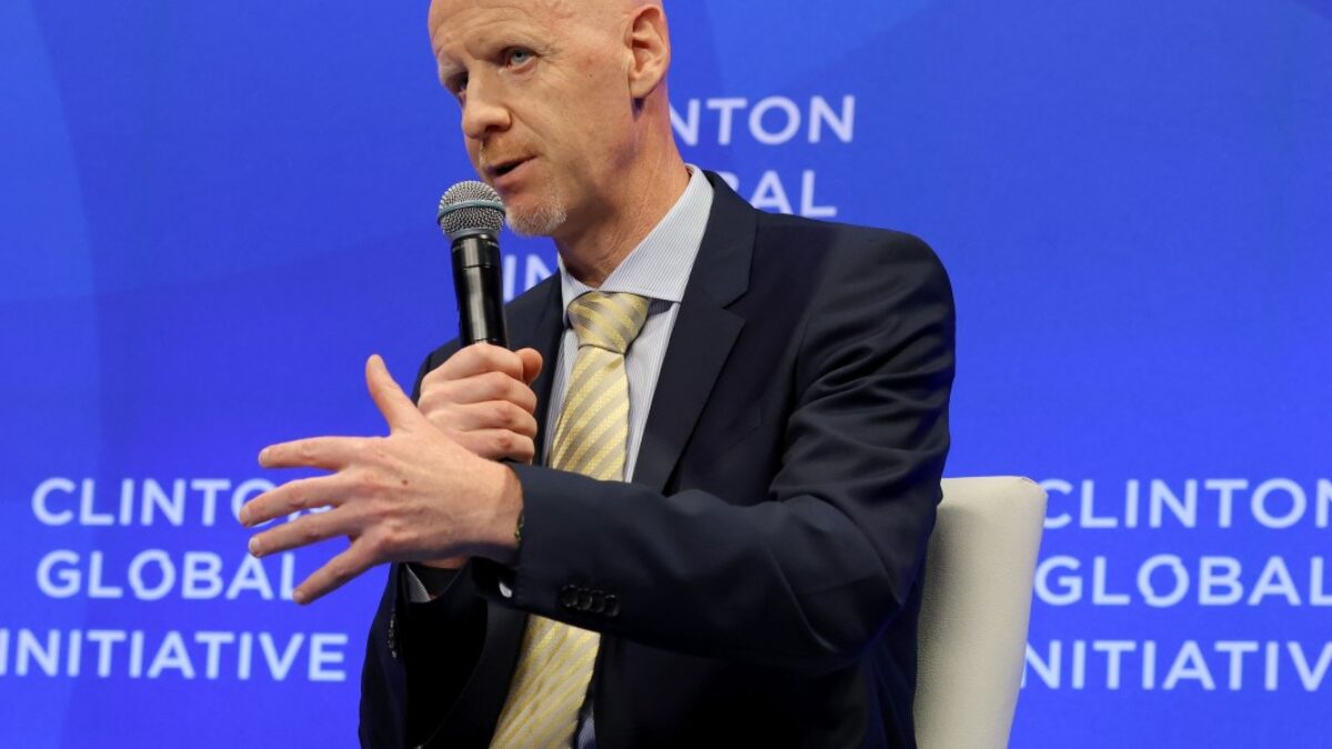 Generálny riaditeľ GoFundMe tvrdí, že ekonomika je taká zlá, že viac zákazníkov využíva crowdfunding len na zaplatenie potravín.