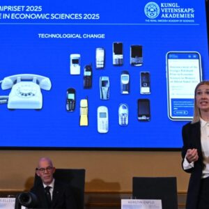 Ekonóm získal Nobelovu cenu ešte pred rannou kávou alebo prechádzkou so psom: &#...