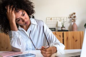 Ako „workslop“ plytvá časom pracovníkov a vytvára nevôľu voči umelej inteligenci...