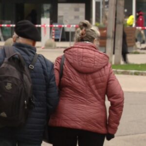 Takmer každému seniorovi už volali podvodníci.