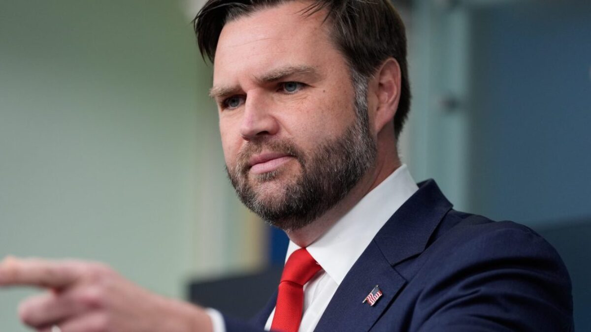 Vance varuje, že čím dlhšie bude odstávka trvať, tým hlbšie budú rezy.