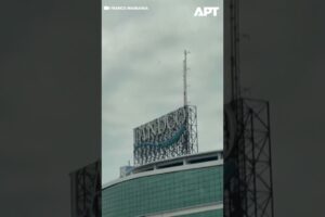 Smrteľné zemetrasenie s magnitúdou 7,5 zasiahlo južné Filipíny a vyvolalo paniku...