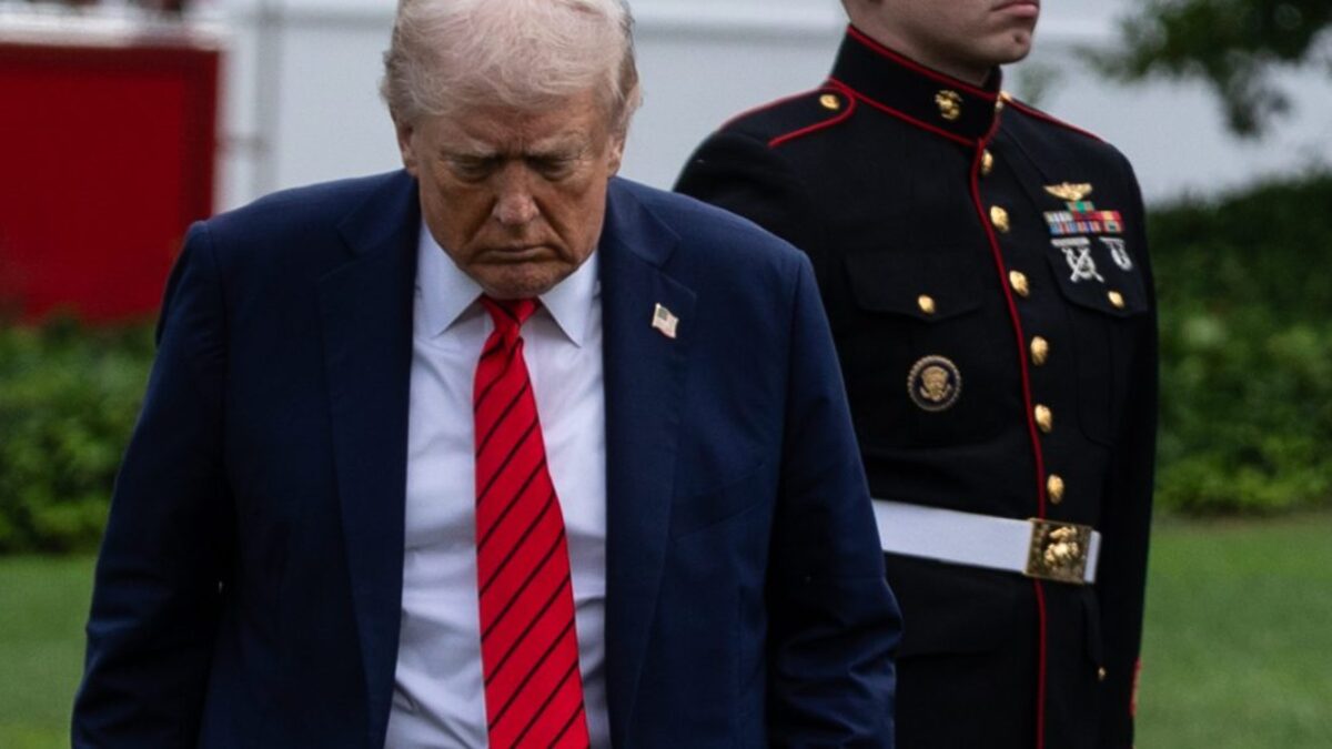 Burza dnes: Futures na Dow stúpli takmer o 400 bodov po Trumpovom vyhlásení „Nerobte si starosti s Čínou“.