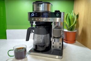 Odkedy mám kávovar Ninja Prestige DualBrew, konečne sa zo mňa stáva ranné vtáča.