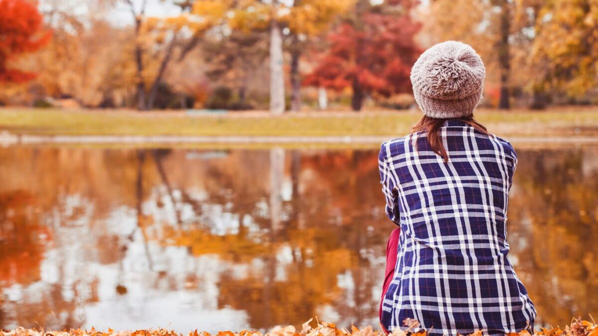 Jesenný útlm je normálny: Výkonom ho len zhoršíte, hovorí psychologička. Radí, ako spomaliť bez výčitiek