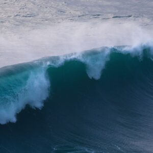 Záhada najväčších vĺn planéty. Vedci odhaľujú z vesmíru tajomných poslov búrok