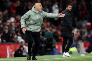 Chelsea sa zapojila do trojstranného boja o Mikea Maignana.