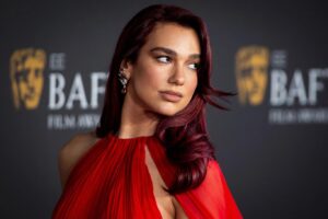 Vlasový trend z 90. rokov je hitom jesene 2025: Vyskúšajte šťavnatú slivkovo fia...