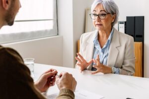 GettyImages-1847608135-e1760036086731.jpg Vedúci pracovníci, posudzujete Generáciu Z príliš tvrdo. Veda dokazuje, že mozog...