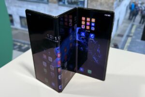 Najnovší únik Samsung tri-fold odhalil finálny dizajn a tri batérie.