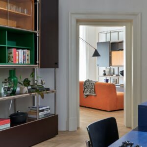 Od orechov na stole až po solitérne kusy v priestore. Staromestský byt dostal no...