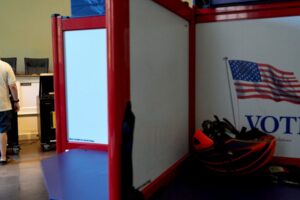 Bývalý republikánsky volebný úradník kupuje Dominion Voting, spoločnosť v centre...