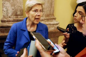 Elizabeth Warrenová obviňuje Trumpa zo zrady farmárov a „uprednostňovania seba a...