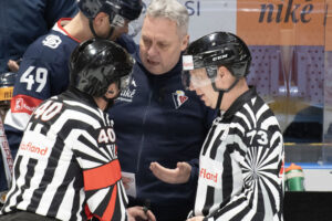 Tréneri rázne o rozhodcoch: Hanba, iný hokej, drahé útoky