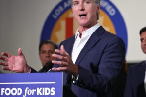 Gavin Newsom predvádza svoj vlastný plán „MAHA“ a snaží sa zakročiť ...