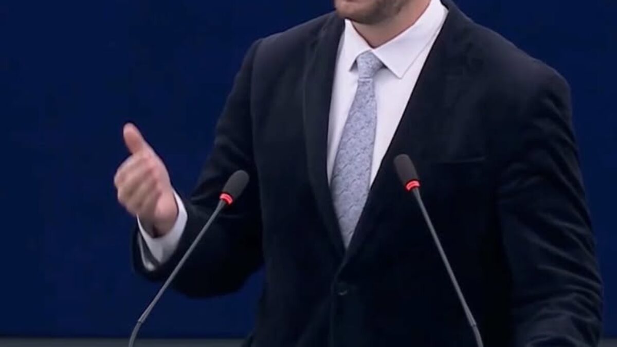 LEYENOVÁ VEZME KAŽDÉMU Z VÁS 1800 € NA ZBRANE. STAČILO! LEYENOVÁ VEZME KAŽDÉMU Z VÁS 1800 € NA ZBRANE. STAČILO! NECHCEME VOJNU ANI ZDRAŽOVANIE