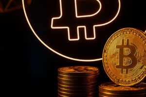 Cena Bitcoinu prudko stúpa a po menšom poklese presahuje 124 000 dolárov.