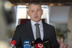 Mikulec: Oprava súdu v Nitre sa predražila v deň podpisu zmluvy.