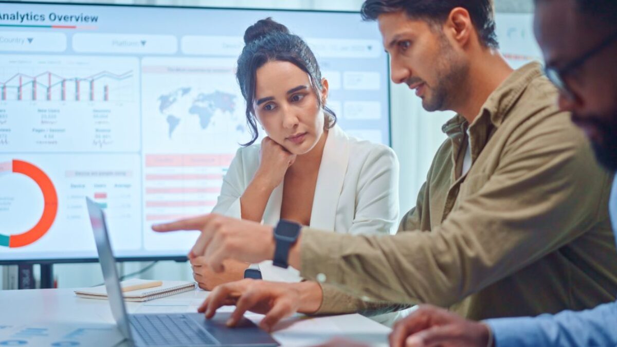 GettyImages-2167387228-e1759958424200.jpg Neuveriteľných 72 % spoločností z indexu S&P 500 uviedlo vo svojich výkazoch 10-K za tento rok AI ako „významné riziko“.