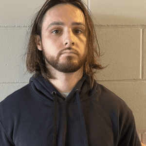 29-ročný muž obvinený zo založenia požiaru, ktorý zničil Pacific Palisades v Los...