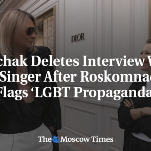 Sobčaková vymazala rozhovor s homosexuálnym spevákom po tom, čo Roskomnadzor ozn...