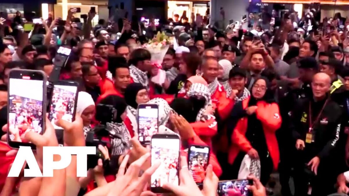 Malajzijskí aktivisti z flotily do Gazy sa vrátili do Kuala Lumpur po zadržaní Izraelom.