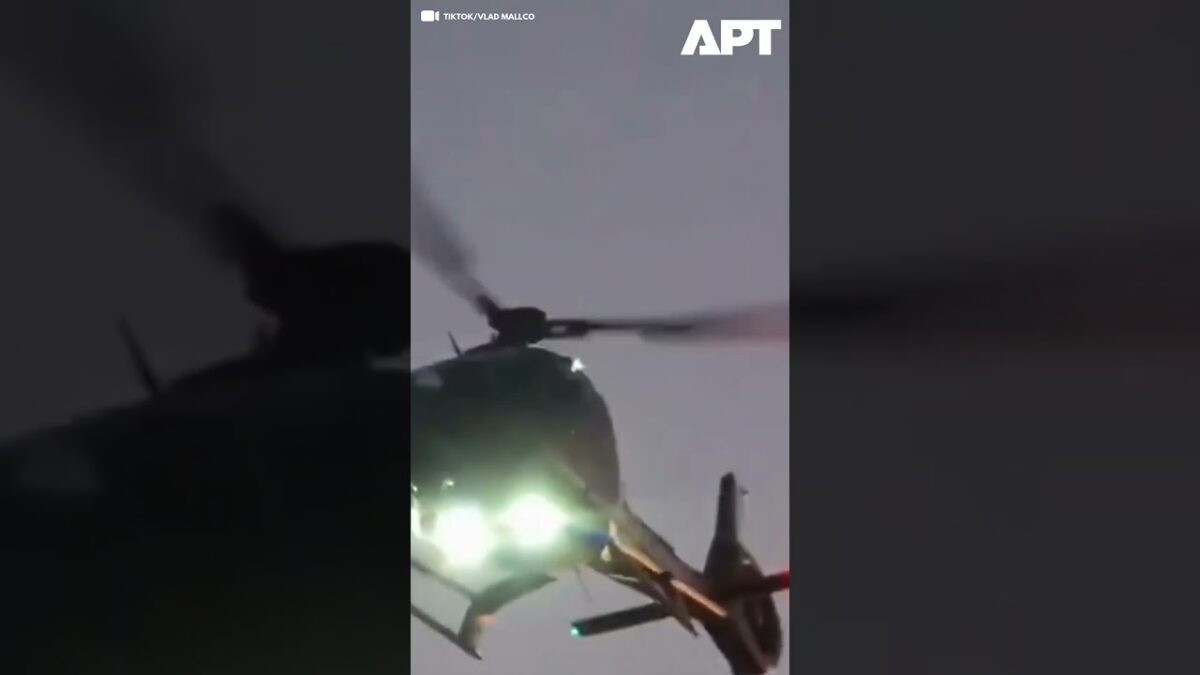 Pád vrtuľníka na diaľnici pri Sacramente v Kalifornii.