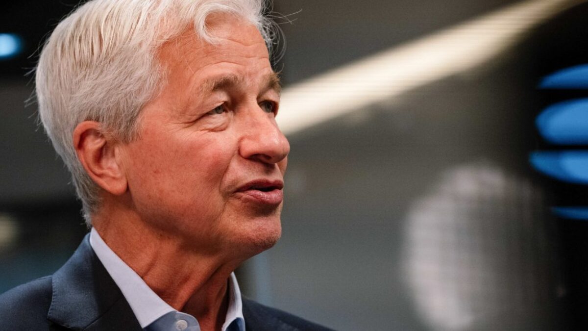Generálny riaditeľ JPMorgan Chase Jamie Dimon tvrdí, že recesia môže nastať v roku 2026.