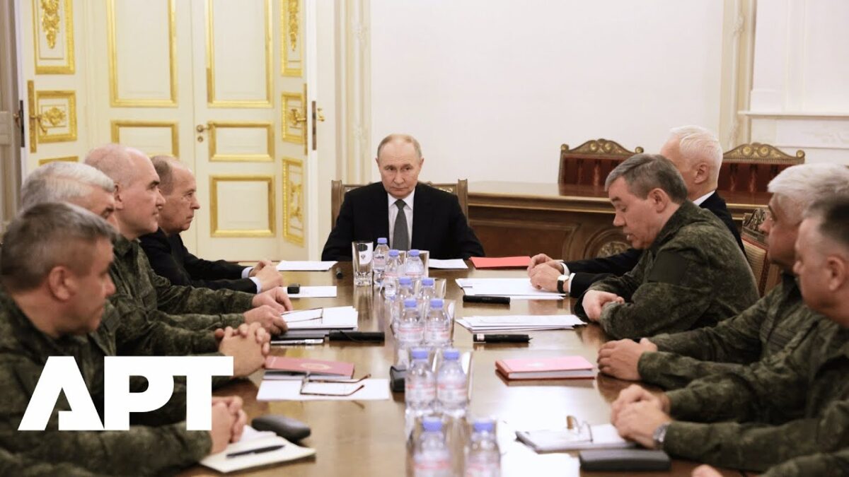 Putin priamo prikazuje generálom postup, ochranu civilistov a zabezpečenie víťazstva pre Rusko.