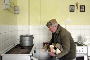 Domácnosti, ktoré kúria drevom, by sa mohli dočkať pomoci.