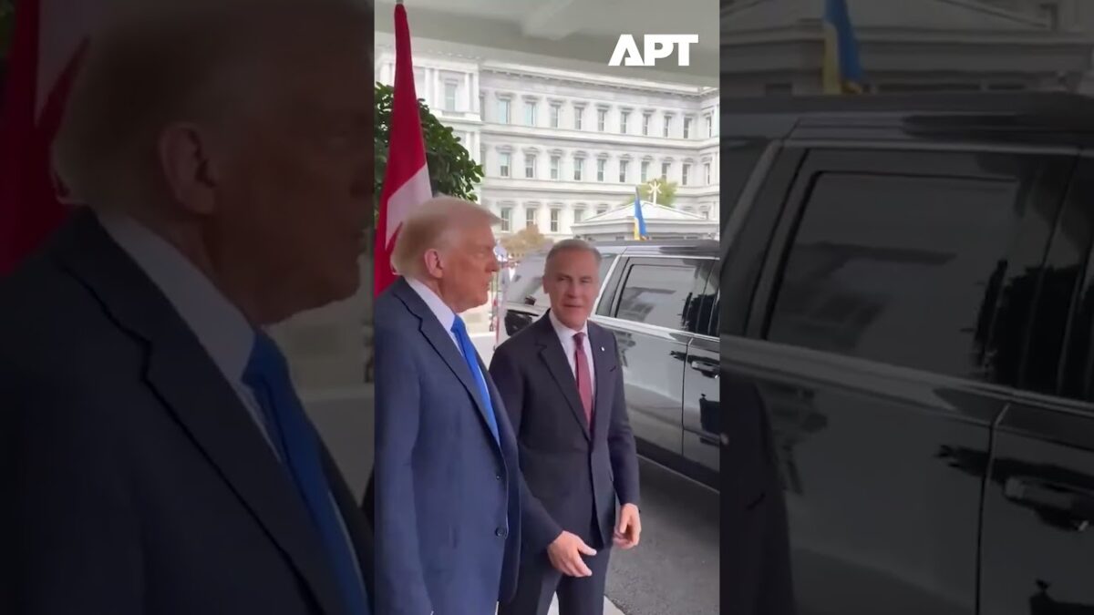 Kanadský premiér v červenom pre Trumpa: Zaujímavosti zo stretnutia v Bielom dome.