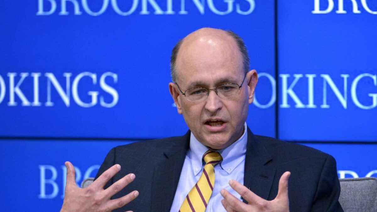 Špičkový ekonóm z Wall Street vidí 2 scenáre vývoja ciel – a ani jeden nie je dobrý pre bežného pracovníka.