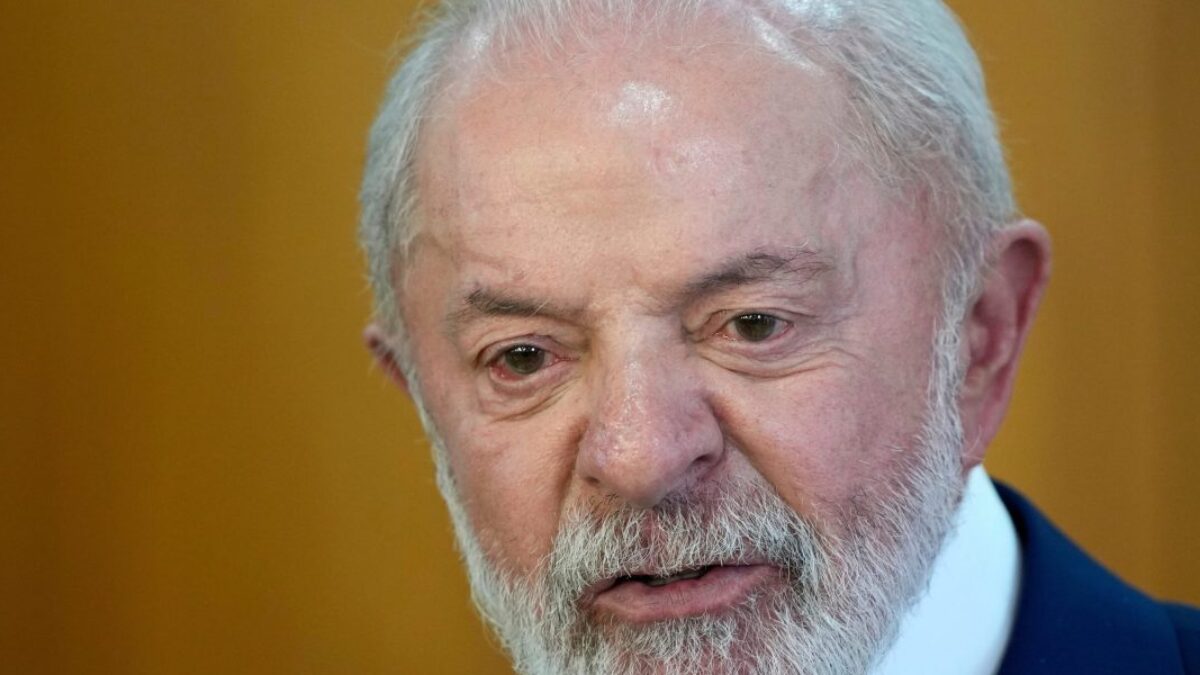 Trump a Lula sa rozprávali 30 minút, vymenili si čísla a brazílsky prezident opäť žiadal zrušenie 40% cla.