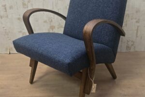 Martin Andraško: Dizajnová obnova dvoch zničených ikonických kresielok zo 60. ro...