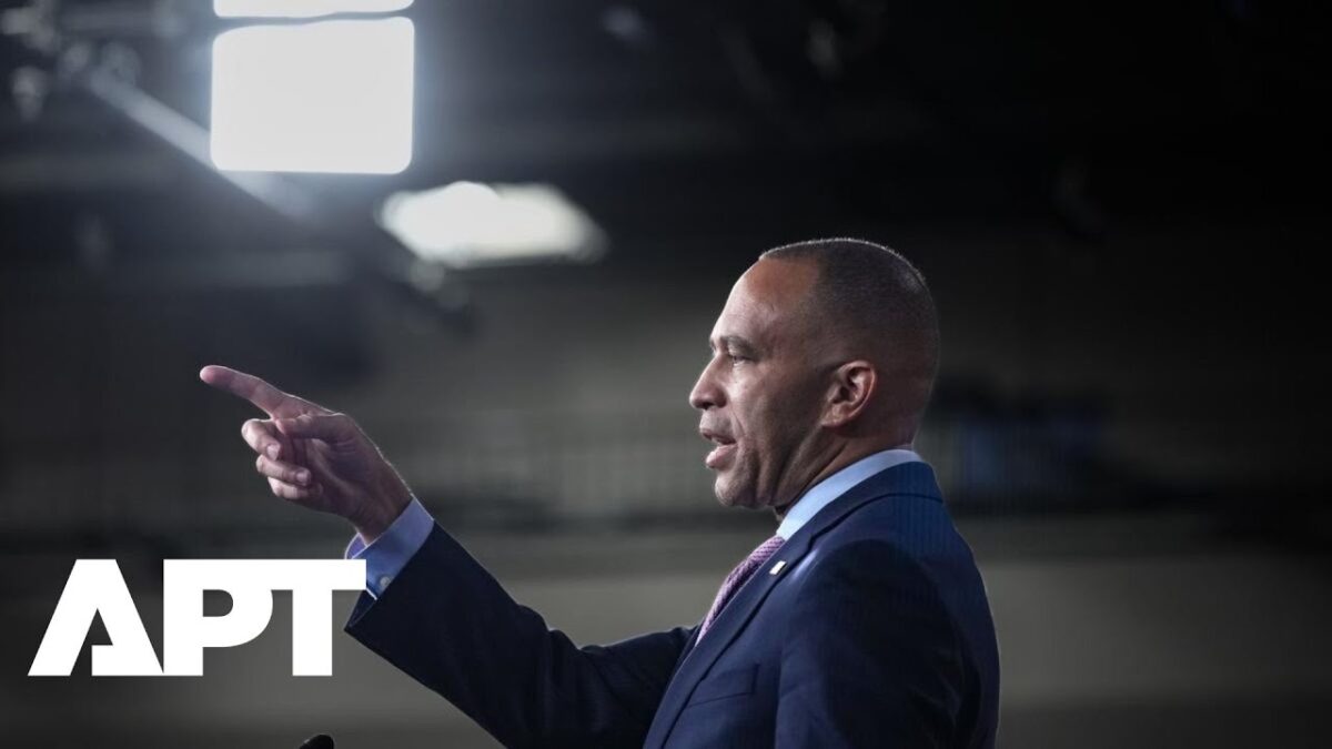 Jeffries kritizuje republikánsky návrh zákona o financovaní, ktorý podľa neho poškodzuje zdravotnú starostlivosť, keďže sa blíži termín uzavretia vlády.