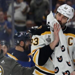 Bruins vyradia Chárovo číslo 33, je stelesnením toho, čo znamená Boston.