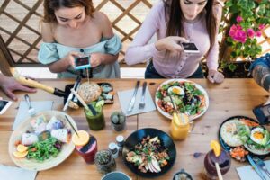 Generácia Z má iný postoj k stravovaniu ako baby boomers a mileniáli – a prejavu...