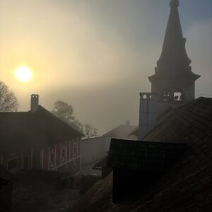 Oravský hrad: Ranné hmlisté východy slnka robia z Oravského hradu krásne divadel...