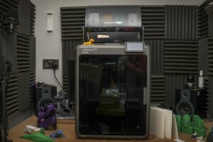 Otestoval som Creality K2 Pro: Najspoľahlivejšia 3D tlačiareň, akú som kedy použ...