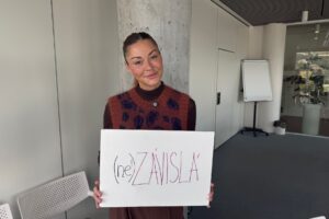 "Po pokoji som schovávala zvratky," opisuje vizážistka hviezd dlhý boj „Po pokoji som schovávala zvratky,“ opisuje vizážistka hviezd dlhý b...