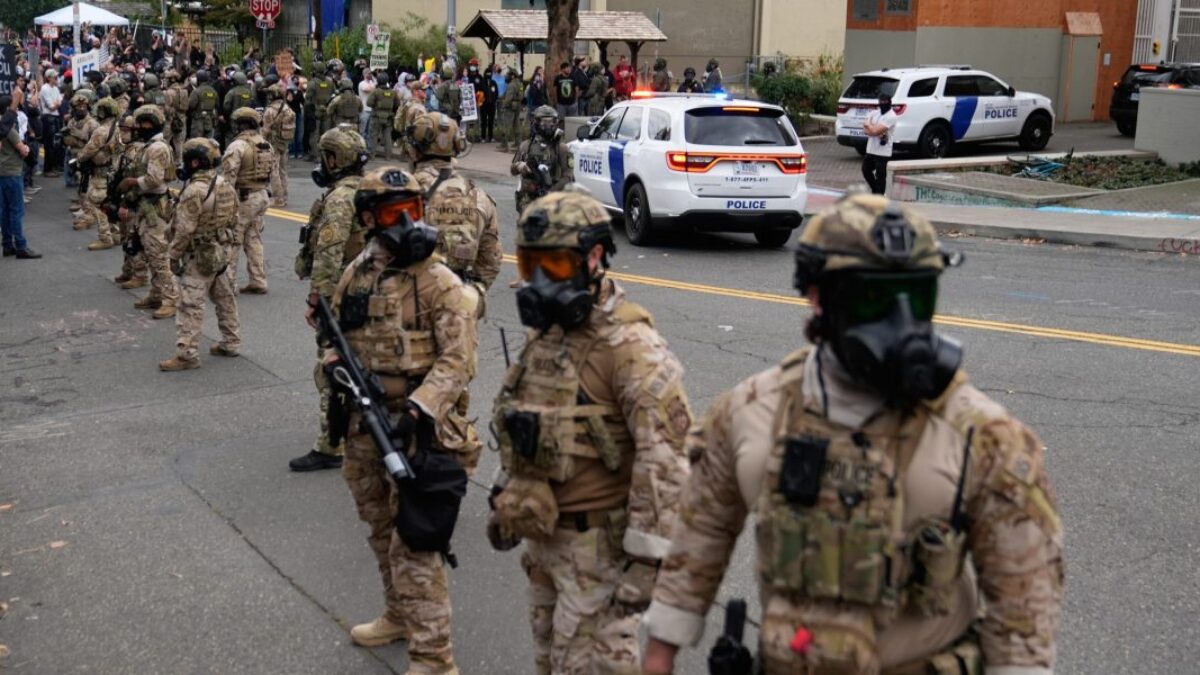 Trump posiela Národnú gardu Kalifornie do Oregonu po tom, čo mu sudca zabránil použiť jednotky tohto štátu v Portlande.
