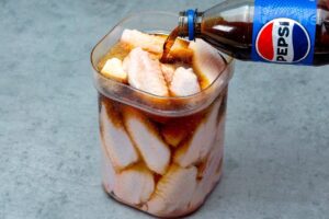 Stačí naliať Pepsi na kuracie krídla! Na KFC zabudnete.