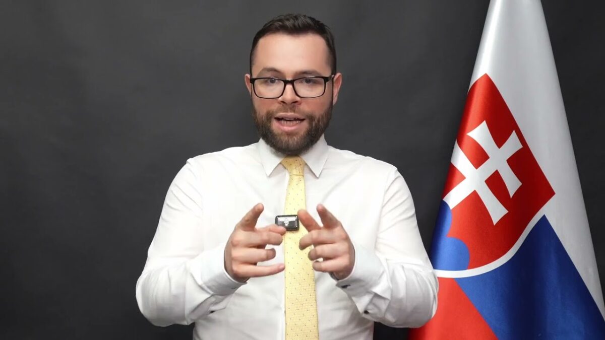 R. BESTRO: O POLITIKOVI BÁTOROVI A JEHO FOTKÁCH “ZA SLUŠNÉ SLOVENSKO”