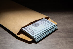 Ukončenie činnosti vlády neotriaslo chuťou riskovať; dolár klesá, nepotápa sa.