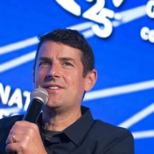 Bývalý manažér Tesly tvrdí, že odvetvie elektromobilov bude rásť a nie sa zmenšo...